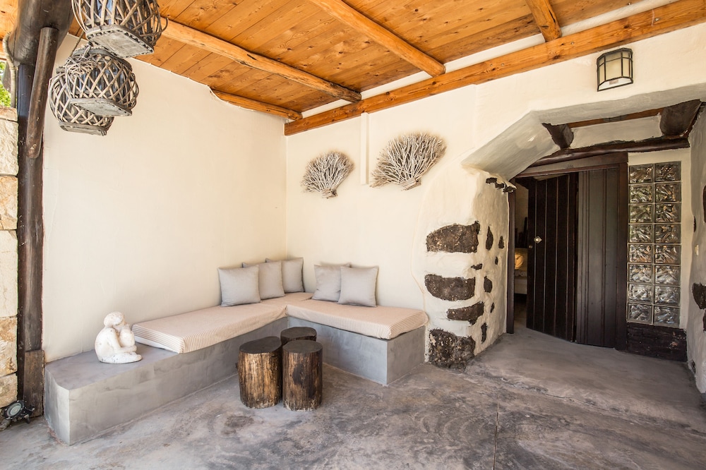 

Roma - Kántanos - Monastery Estate Guesthouse