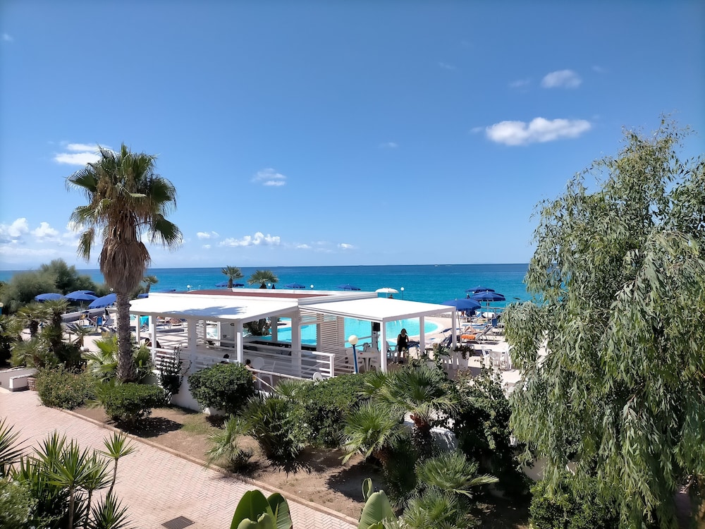 

Milano - Capo Vaticano - Villaggio Hotel Agrumeto