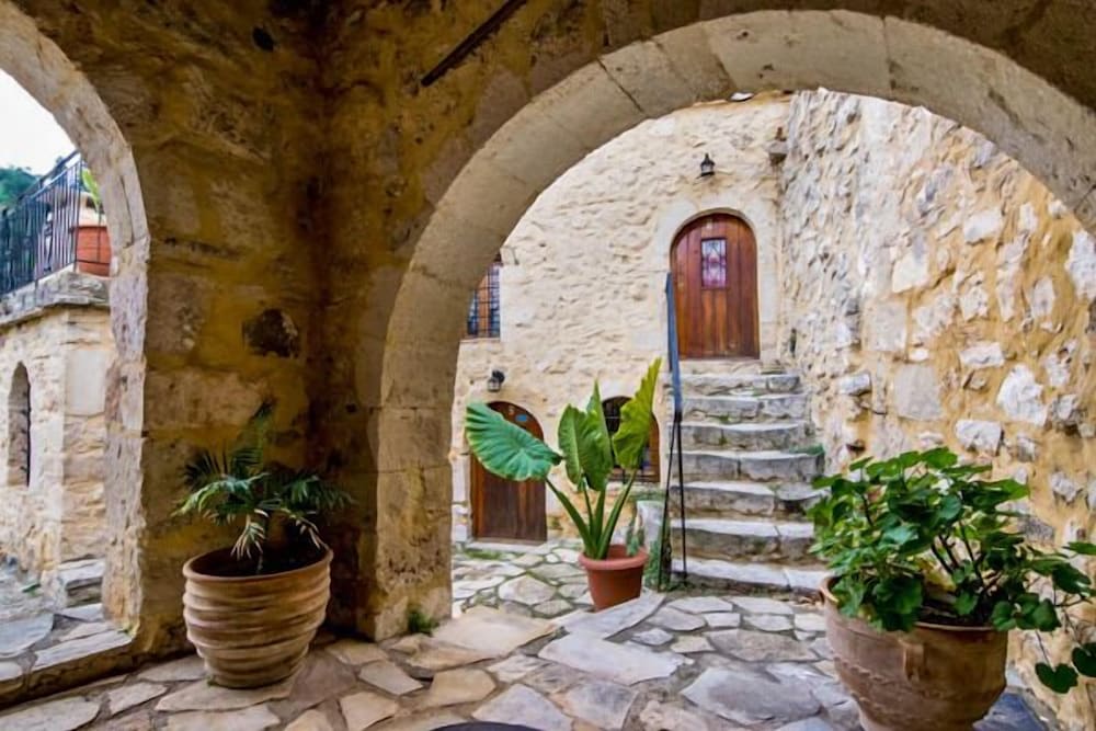 

Roma - Kalyves - Vafes Traditional Stone Houses