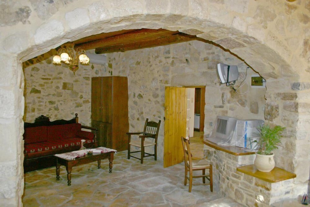

Roma - Kalyves - Vafes Traditional Stone Houses
