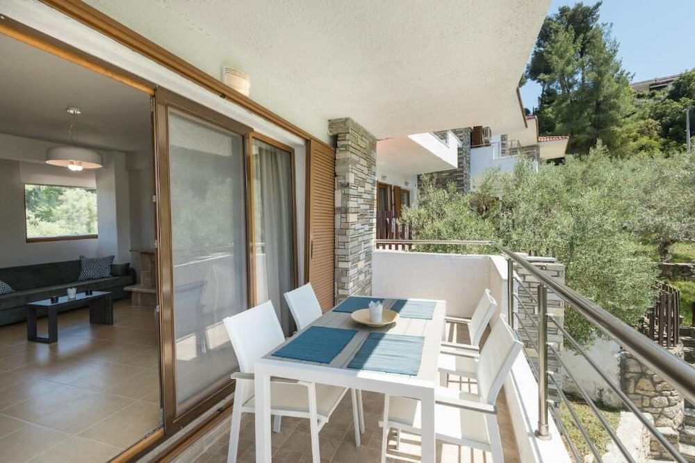 

Milano - Sani Beach - Elani Elaia Villas