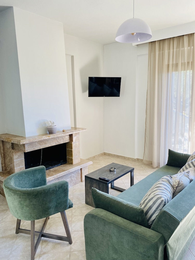 

Milano - Afitos - Elani Elaia Villas