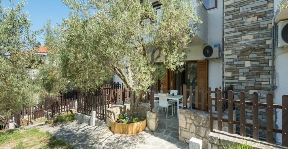 

Milano - Sani Beach - Elani Elaia Villas