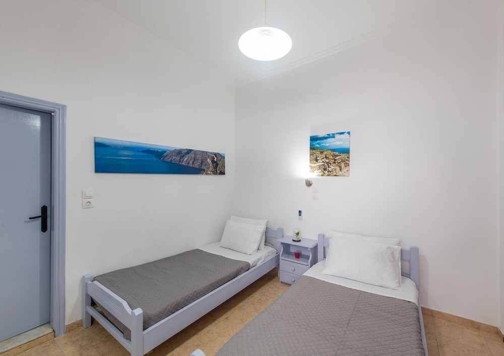 

Bari - Santorini-Akrotiri - Santorini NY