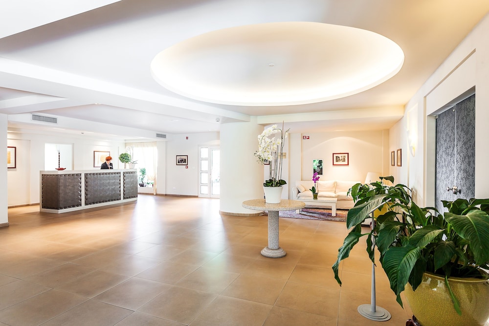 

Milano - Golfo Marinella - Hotel Villa Margherita