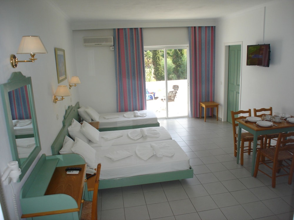 

Roma - Agios Fokas - Andromeda Hotel Apartments