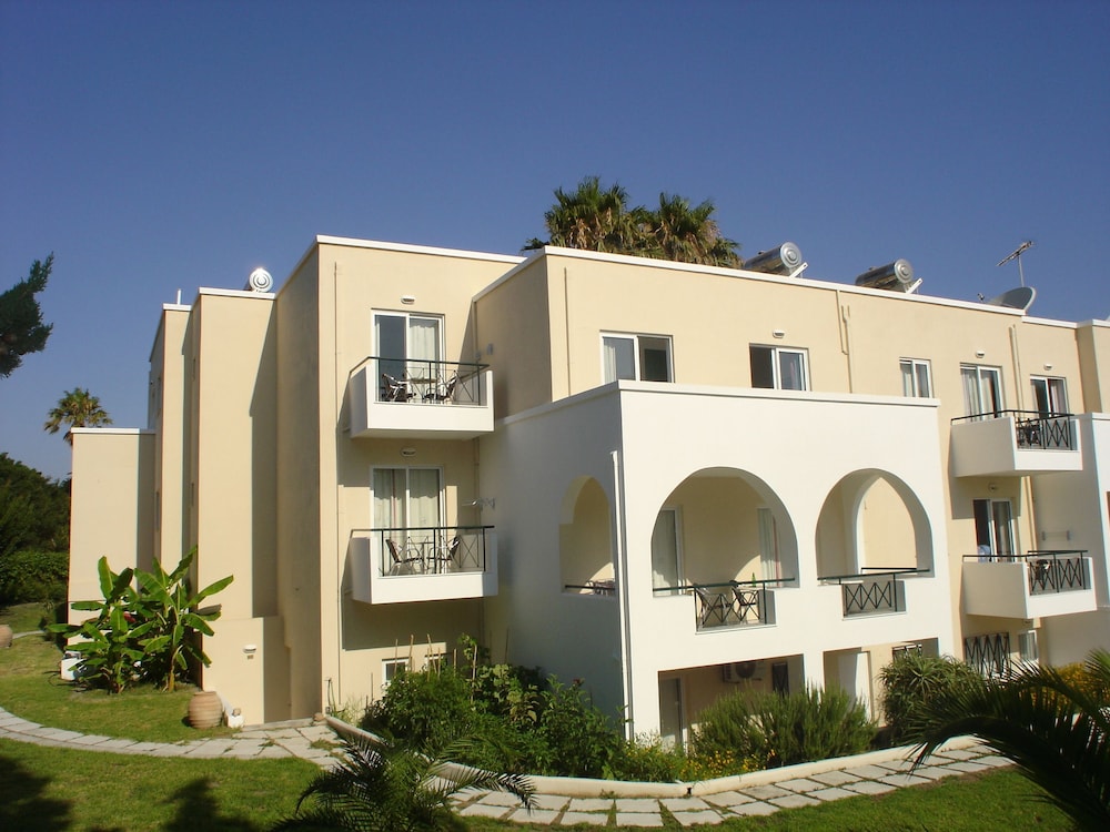 

Roma - Agios Fokas - Andromeda Hotel Apartments