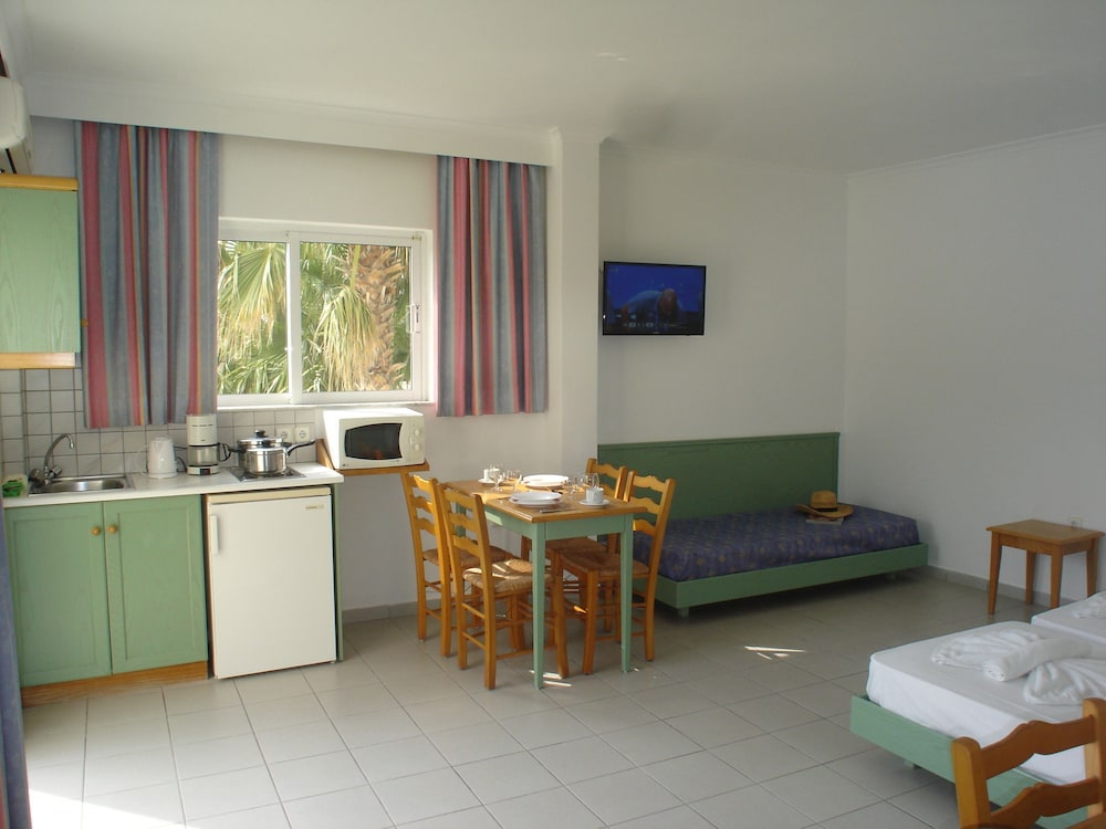

Roma - Agios Fokas - Andromeda Hotel Apartments