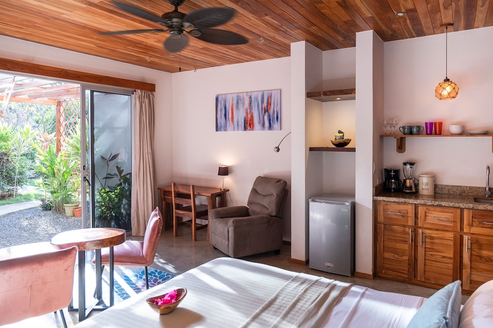 

Bari - Nosara - Iluminar Beachfront Suite