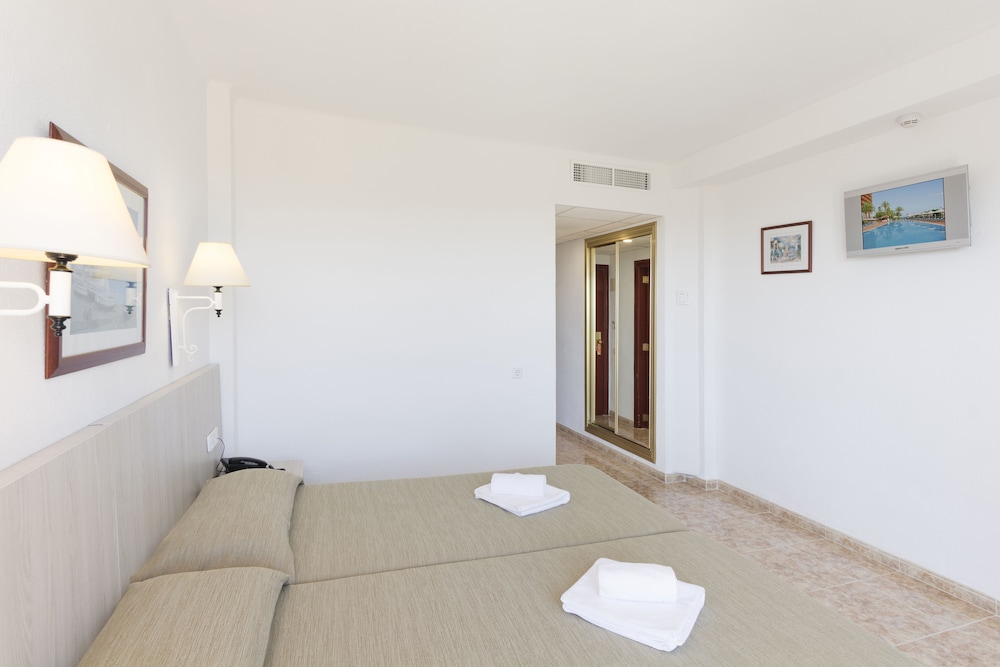 

Bari - Calas de Mallorca - Hotel HSM Canarios Park - All Inclusive