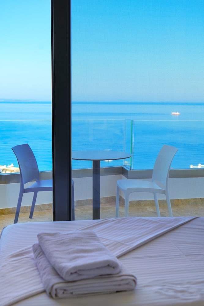 

Torino - Sarandë - Sea View Hotel