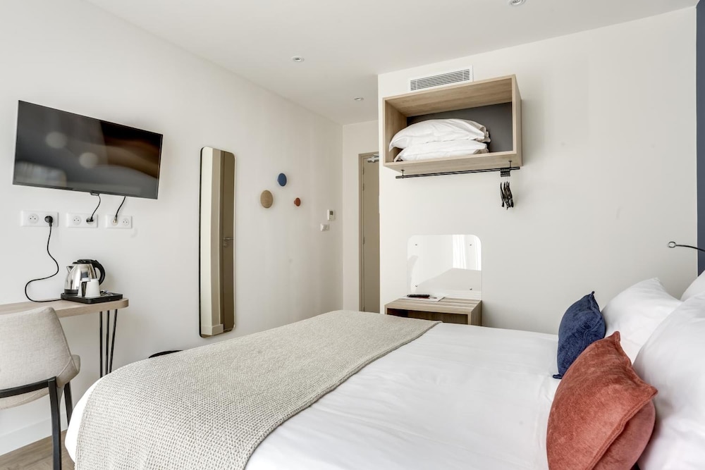 

Pisa - Colombes - Hotel Courseine