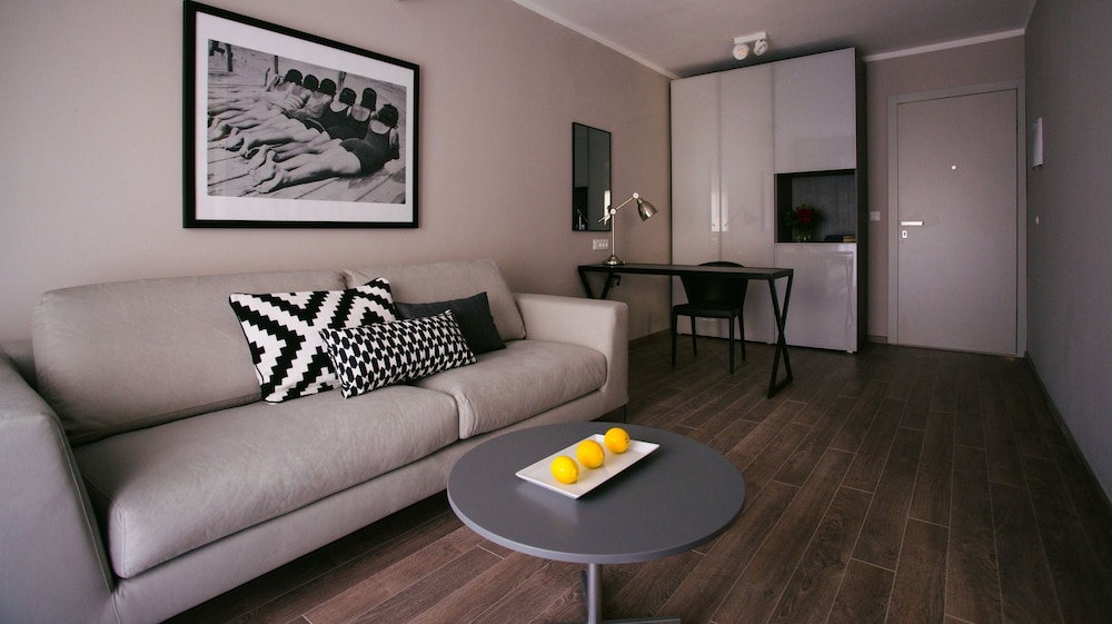 

Milano - Splitska, Brazza - Hotel Osam