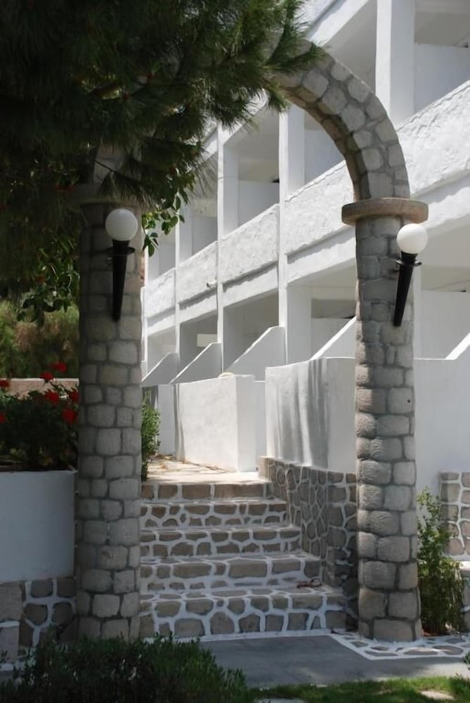 

Bologna - Milos - Lagada Beach Hotel