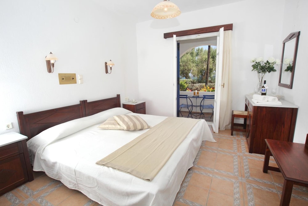 

Milano - Piso Livadi - Paros Inn