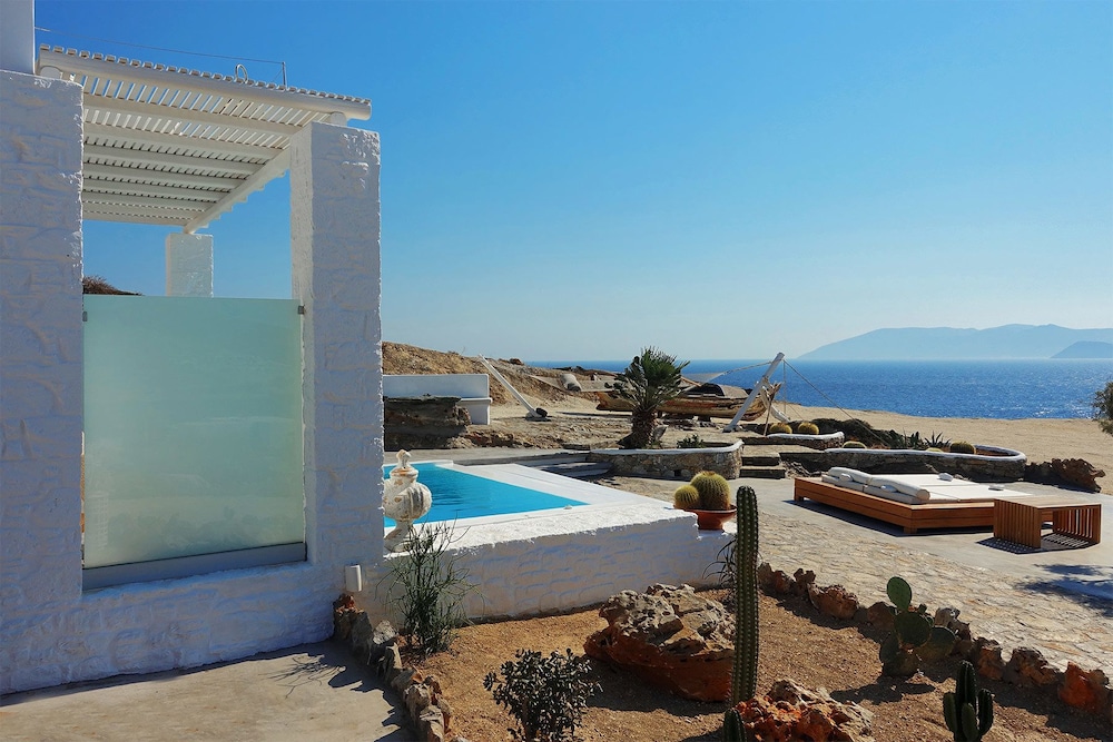 

Milano - Isola di Folegandros - Onar Suites & Villas