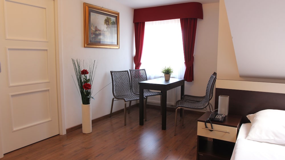 

Pisa - Horoměřice - Residence Vysta
