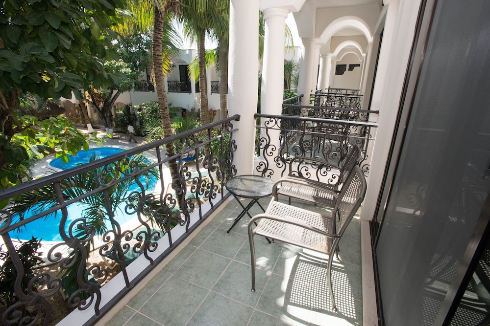 

Verona - Playa del Carmen - Hacienda Paradise Hotel