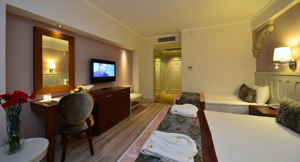 

Milano - Colakli - Side Crown Serenity