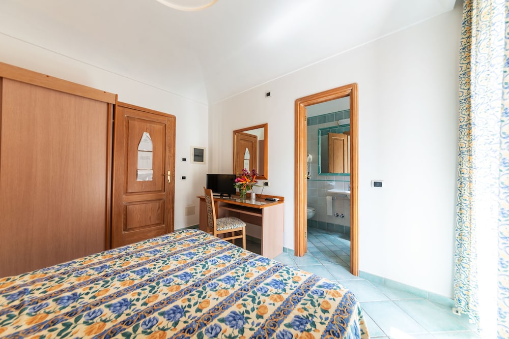 

Milano - Casamicciola Terme - La Capannina - Hotel & Apartments
