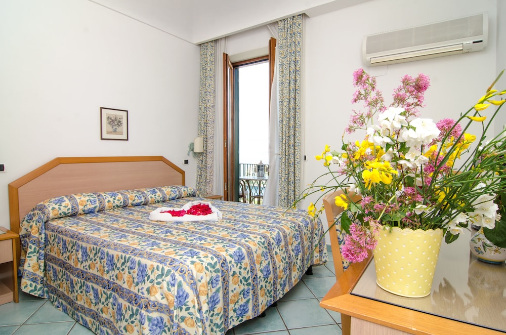 

Bologna - Ischia - La Capannina - Hotel & Apartments