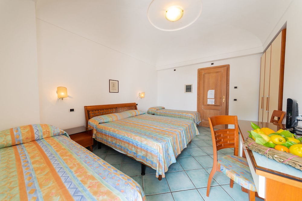 

Milano - Casamicciola Terme - La Capannina - Hotel & Apartments