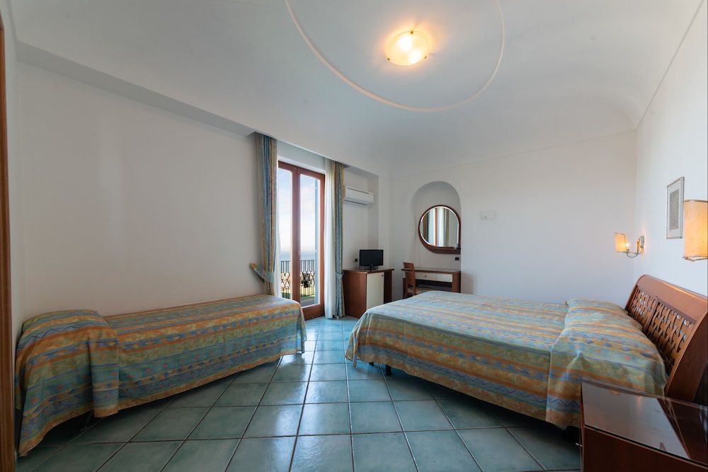 

Bologna - Sant'Angelo D'Ischia - La Capannina - Hotel & Apartments