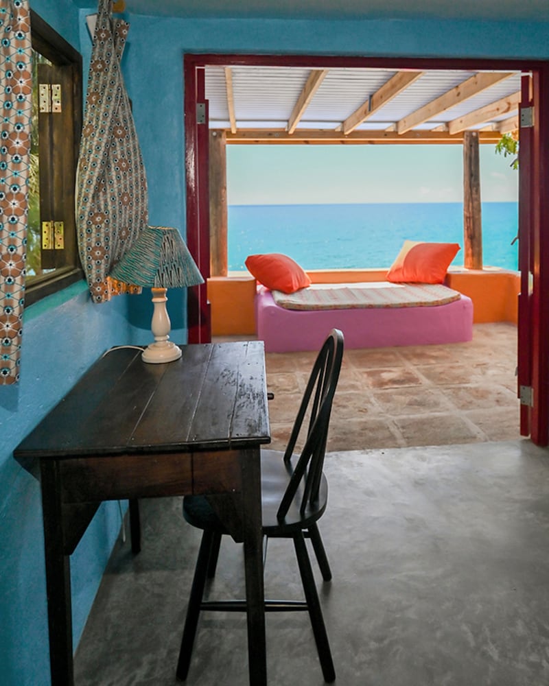 

Roma - Treasure Beach - Jakes