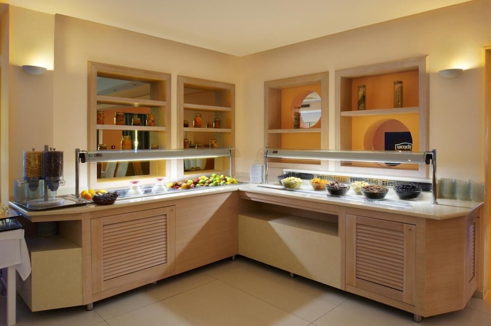 

Napoli - Nea Potidea - Portes Beach Hotel