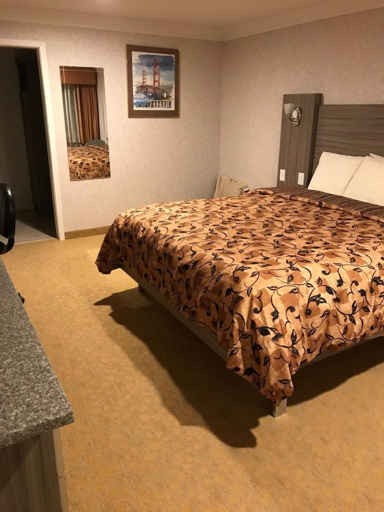 

Roma - Sausalito - Castle Inn