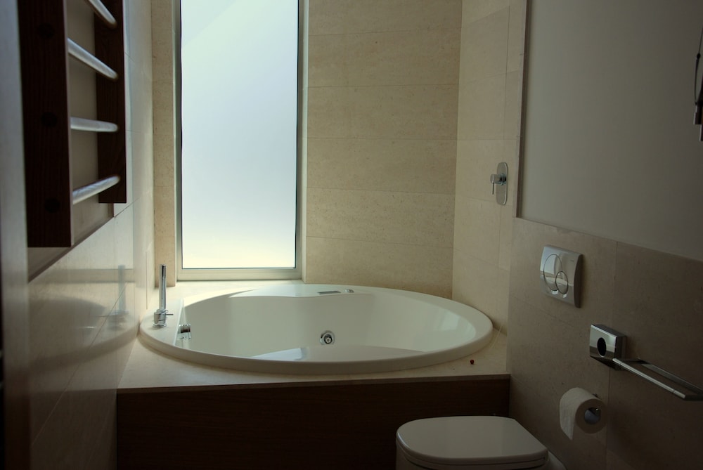 

Milano - Savona - Sea Art Hotel