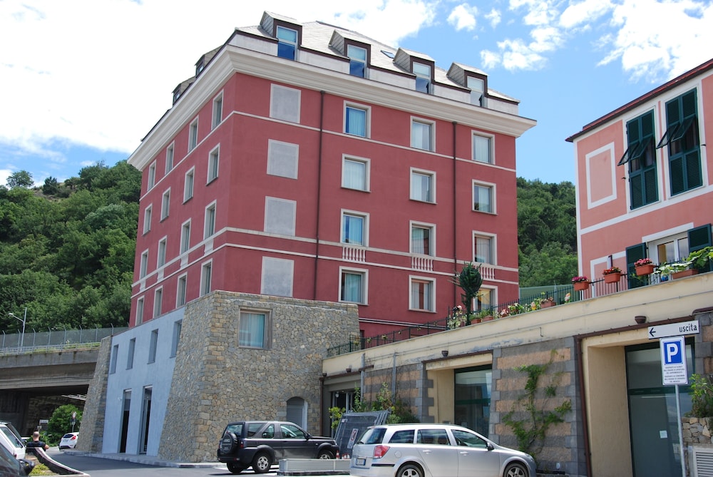 

Milano - Savona - Sea Art Hotel