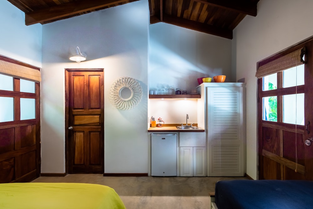 

Roma - Nosara - Sunset Shack Hotel