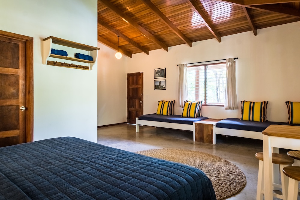 

Roma - Nosara - Sunset Shack Hotel