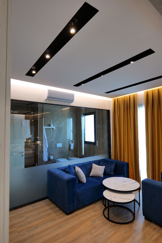 

Milano - Lezhë - Hotel Triumf