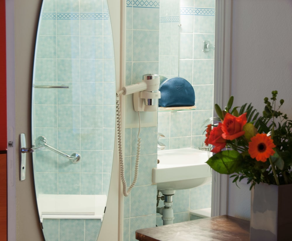 

Bari - Bagnolet - Hotel Eden Montmartre