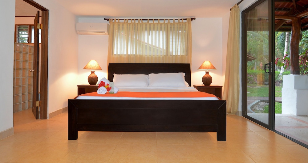 

Bologna - Sámara - Villas Playa Samara Beach Front Resort - All Inclusive