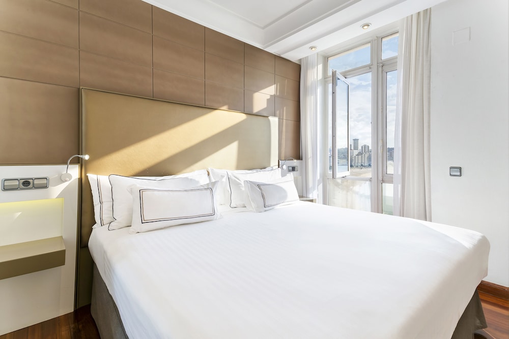 

Milano - A Coruna - Melia Maria Pita