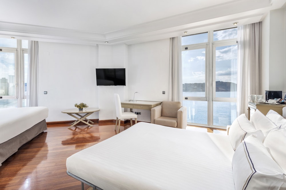 

Napoli - A Coruna - Melia Maria Pita
