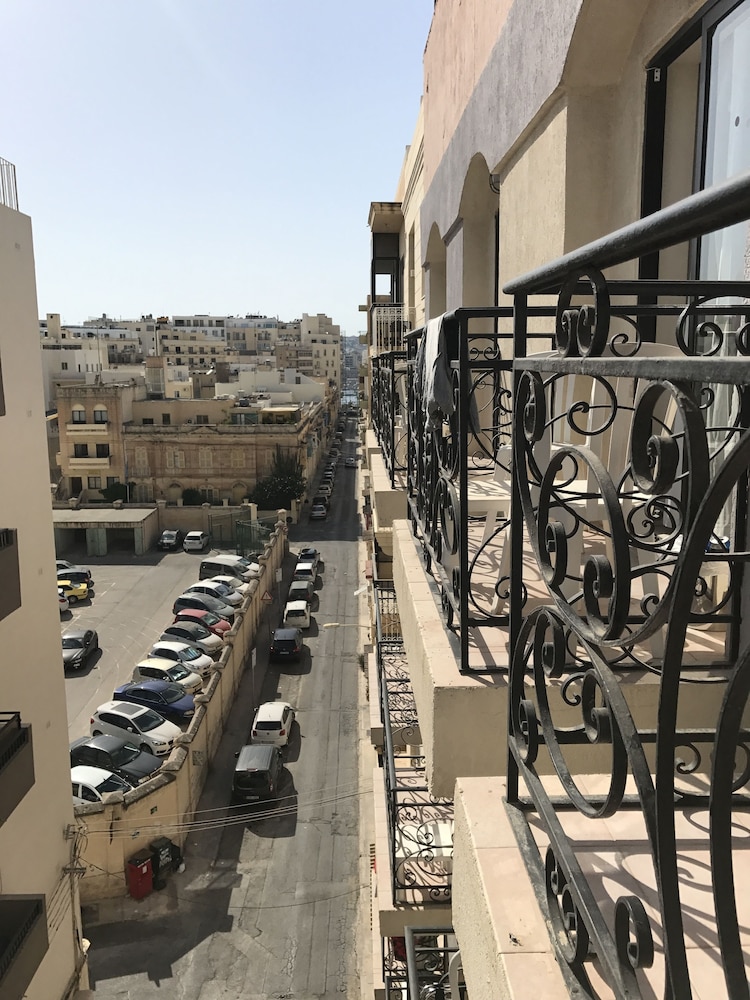 

Roma - Tarxien - The Windsor Hotel