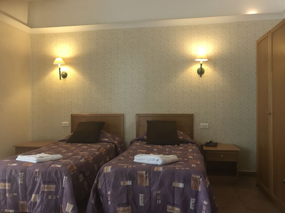 

Roma - St. Julianʼs - The Windsor Hotel