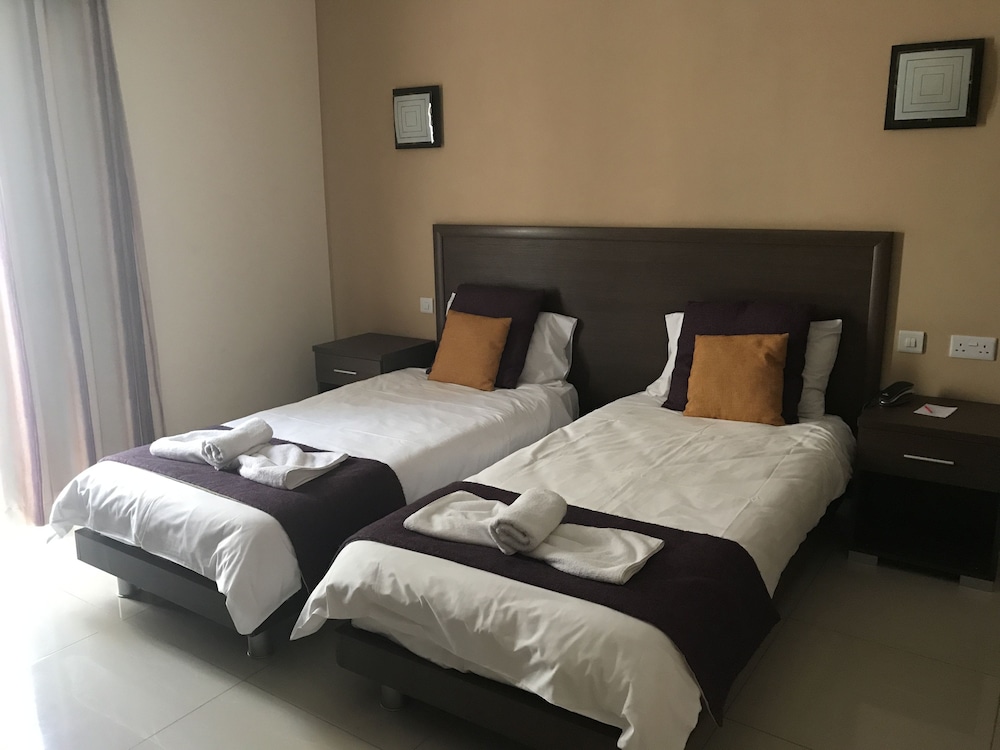 

Bari - La Valletta - The Windsor Hotel