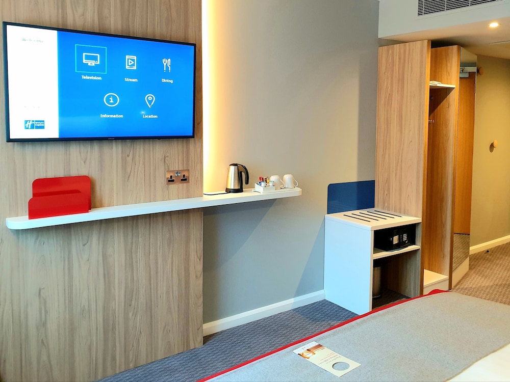 

Bologna - Ilford - Holiday Inn Express London - Stratford
