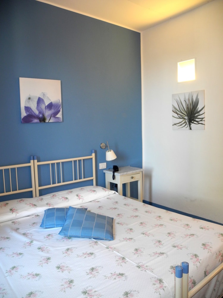 

Cagliari - San Gimignano - Hotel Le Renaie