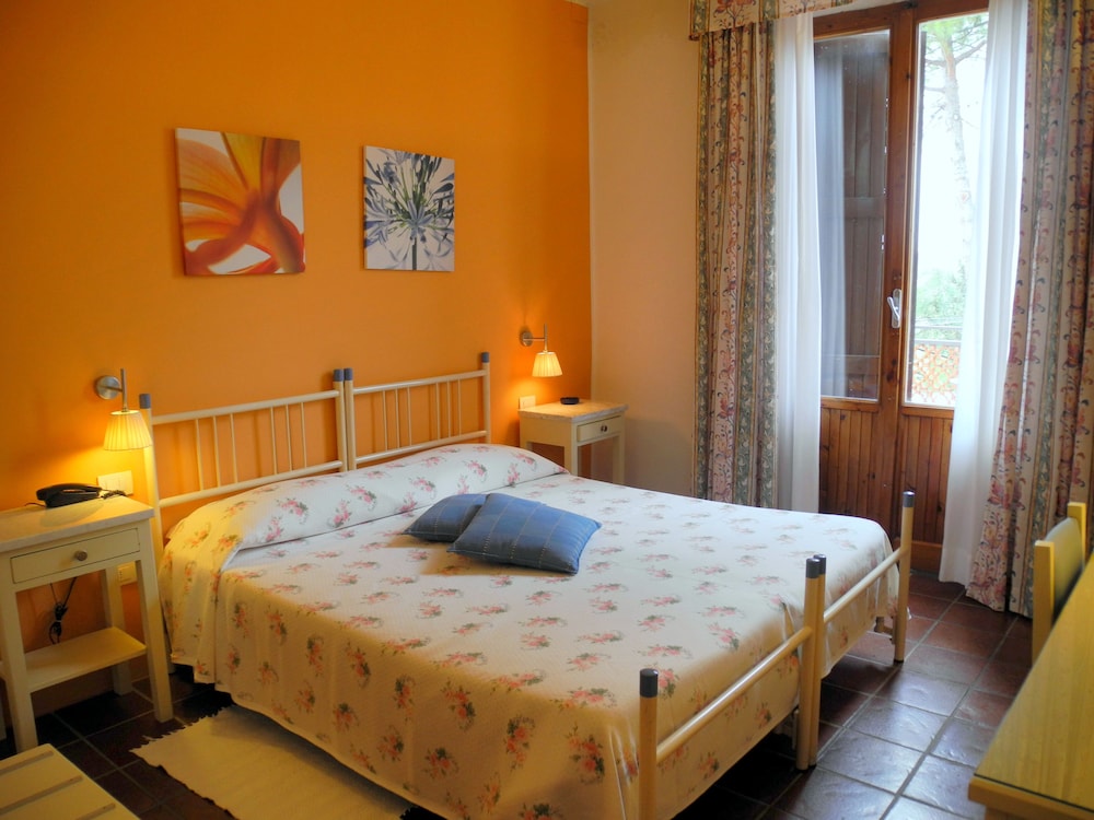 

Cagliari - San Gimignano - Hotel Le Renaie