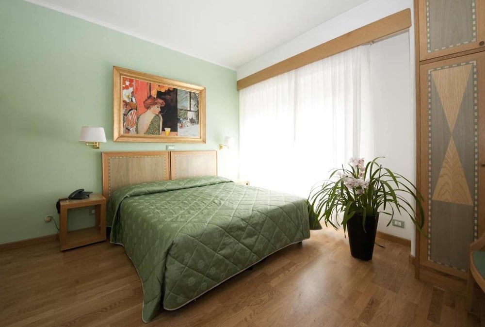 

Cagliari - Pisa - Hotel Touring