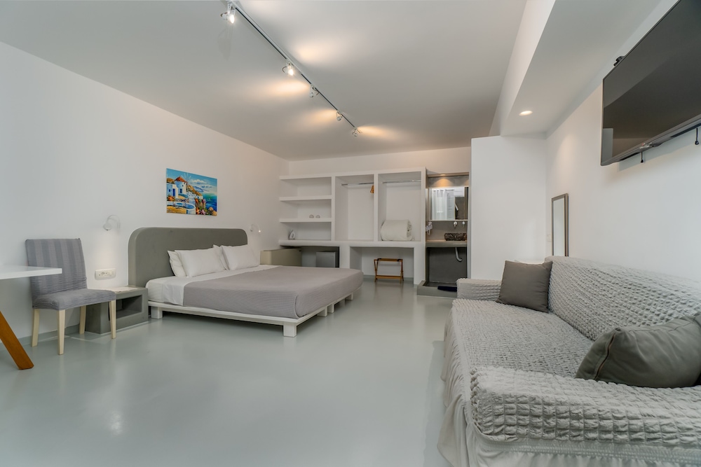 

Bari - Firostefani - Central Fira Suites