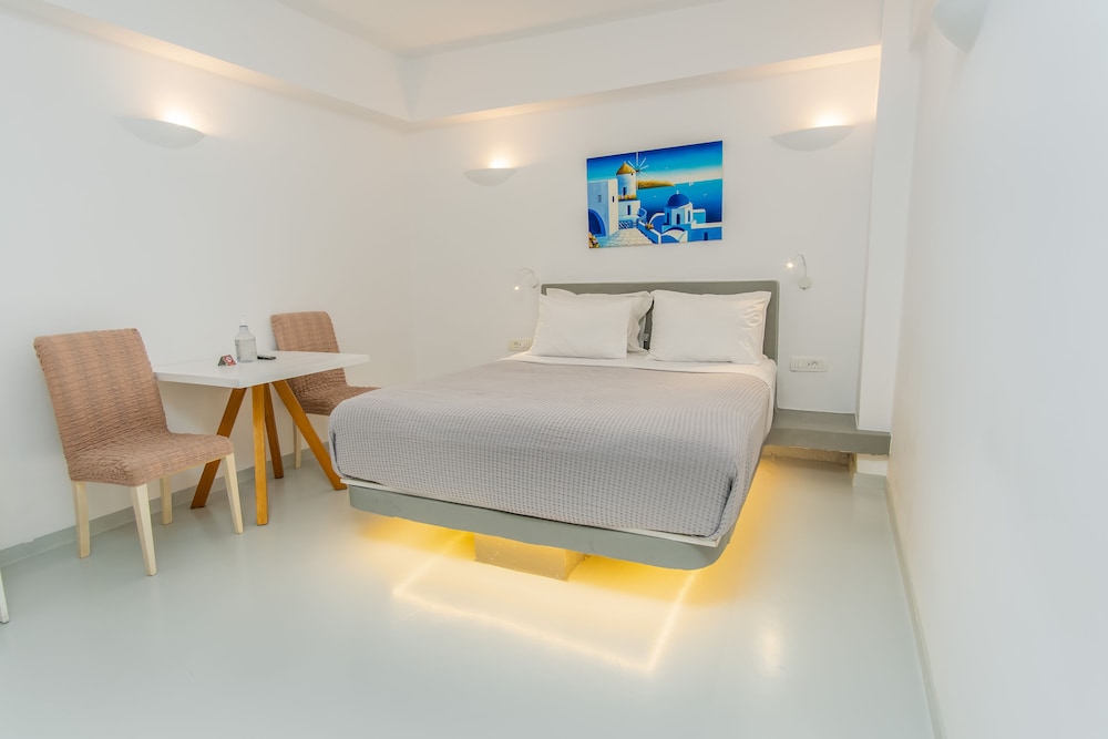 

Bologna - Santorini, Isole Greche - Central Fira Suites