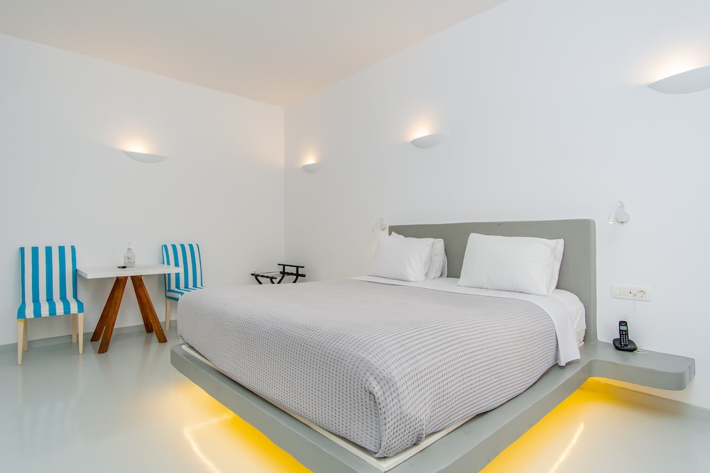 

Genova - Imerovigli - Central Fira Suites