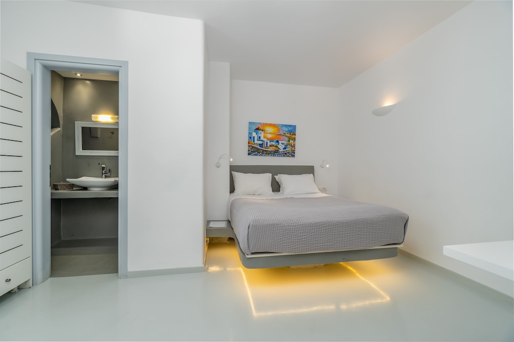 

Trieste - Firostefani - Central Fira Suites